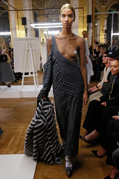 Look 17